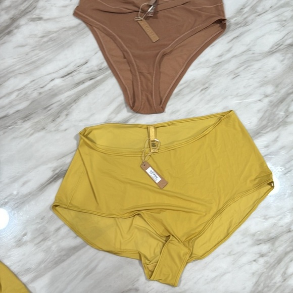 Skims Fits Everybody Hipster Underwear in Sand Size 4X NWT - Picture 2 of 11